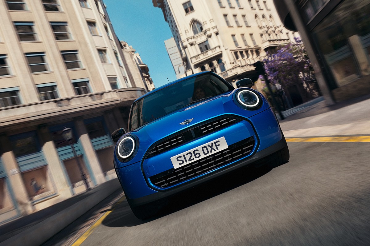 Vista frontal do MINI COOPER ONE 3 PORTAS
